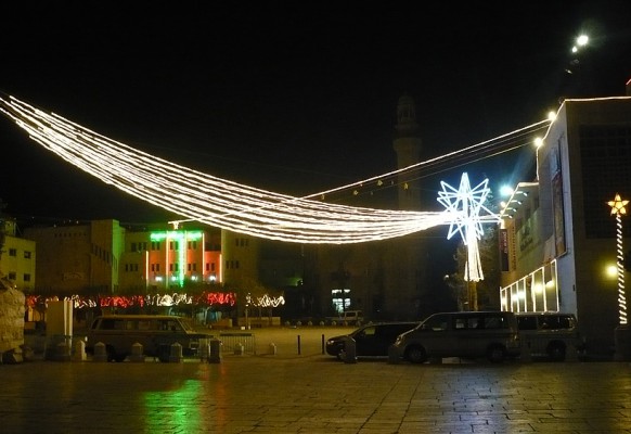 Площадь Рождества в Рождественскую ночь.