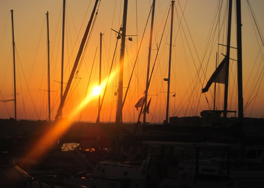 Закат солнца в Яфском порту