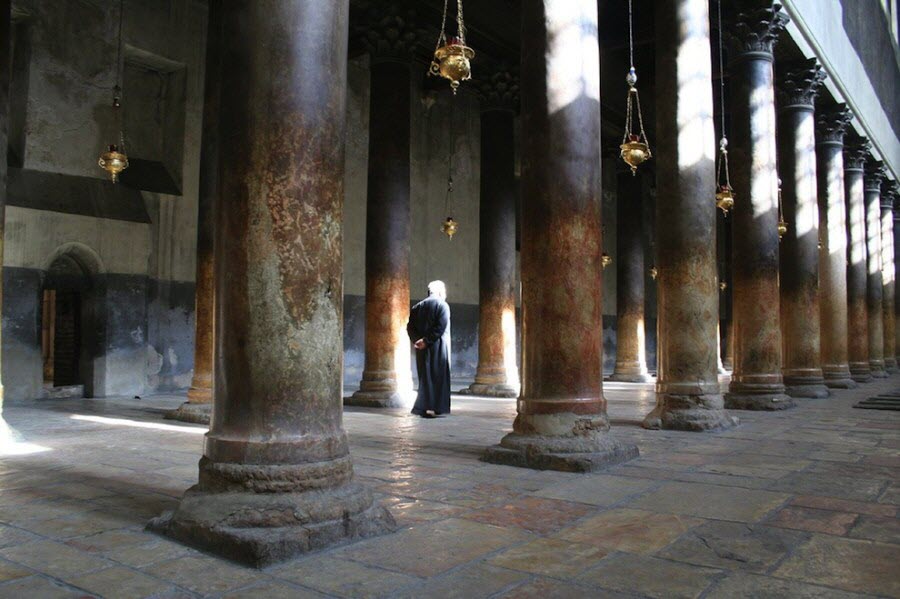 church-of-the holy-sepulchre-inside