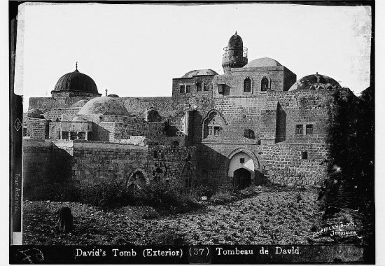 Так выглядела Сионская гора в самом начале 20 века, до постройки немецкой церкви Дормицион и нового францисканского монастыря.